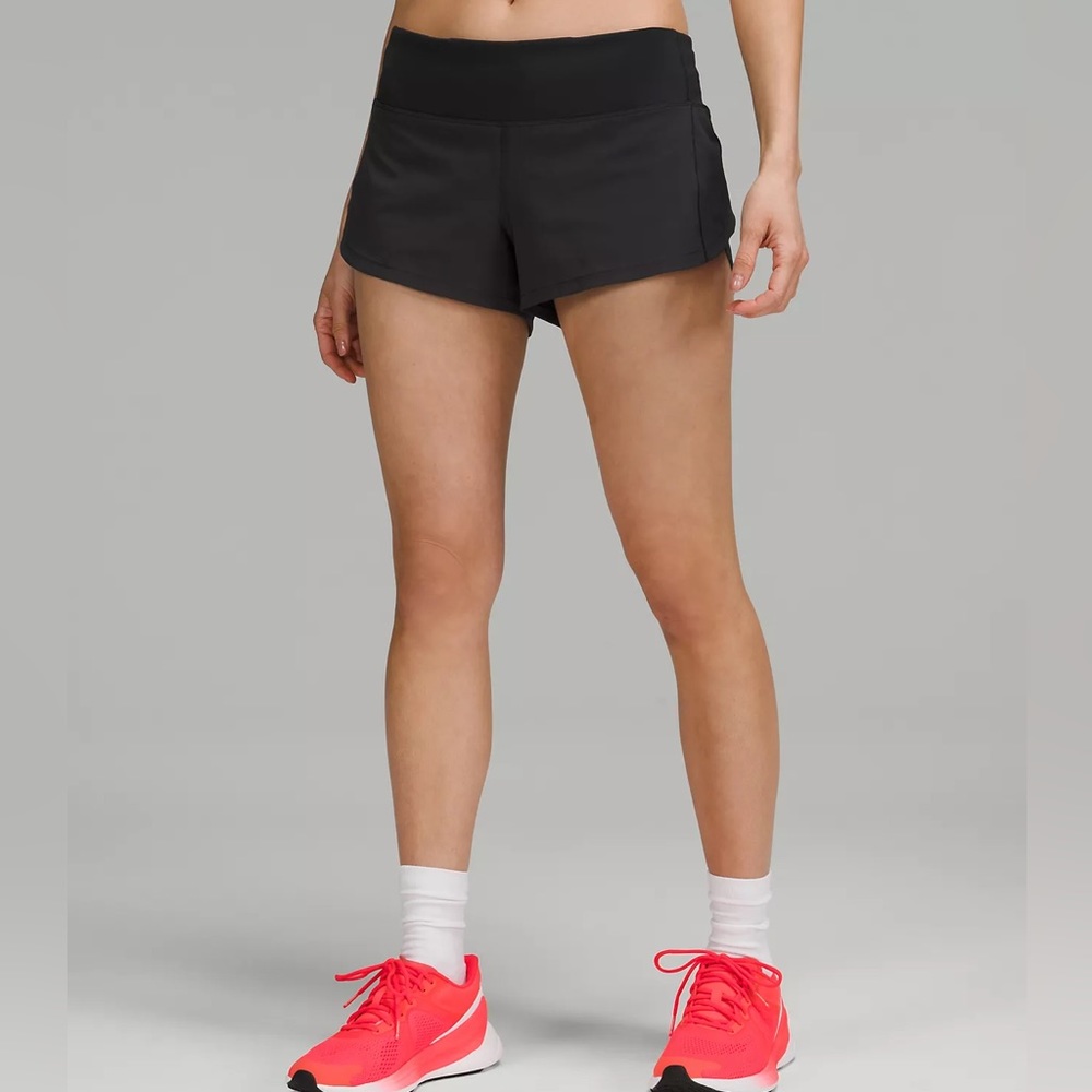 Lululemon Size 4 Speed Up shorts. 2.5in inseam